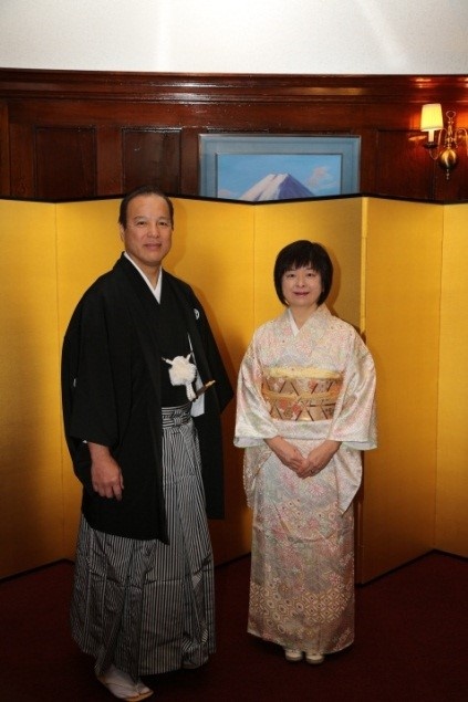 和装した本官夫妻