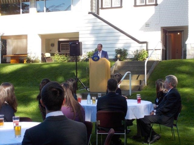 Consul General Okada made a speech of encouragement for interns.