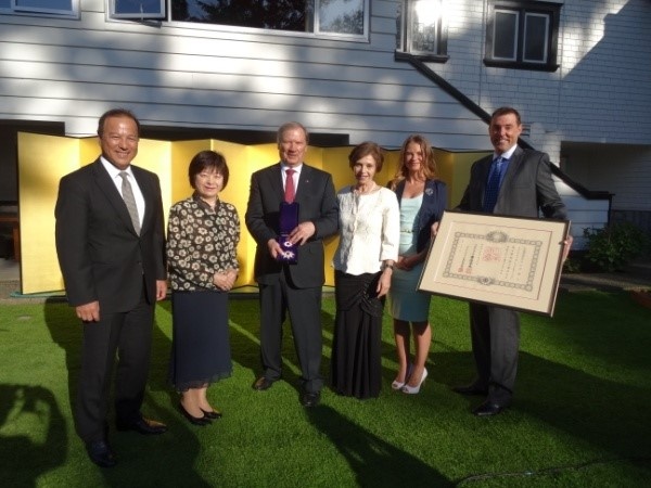 Mr. Donald Campbell with his family and Consul General & Mrs. Okada