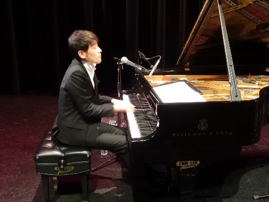 木原健太郎氏によるピアノ演奏