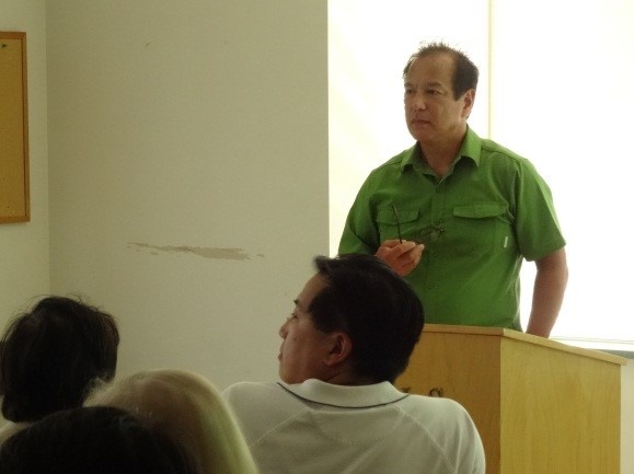 Consul General takes questions from the audience