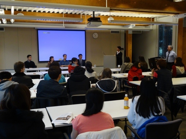 MEXT Scholarship Alumni answer questions from students