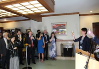 Toast by guests