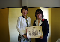 フェンリッチ志津氏への表彰状授与