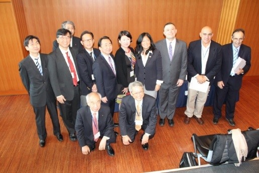日本からの専門家と主催者の皆さんとの集合写真