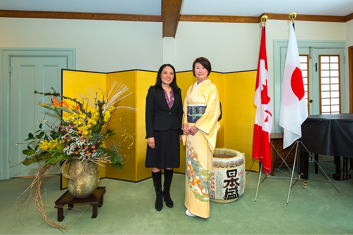 岡井総領事とジェニー・クワン議員(MLA)