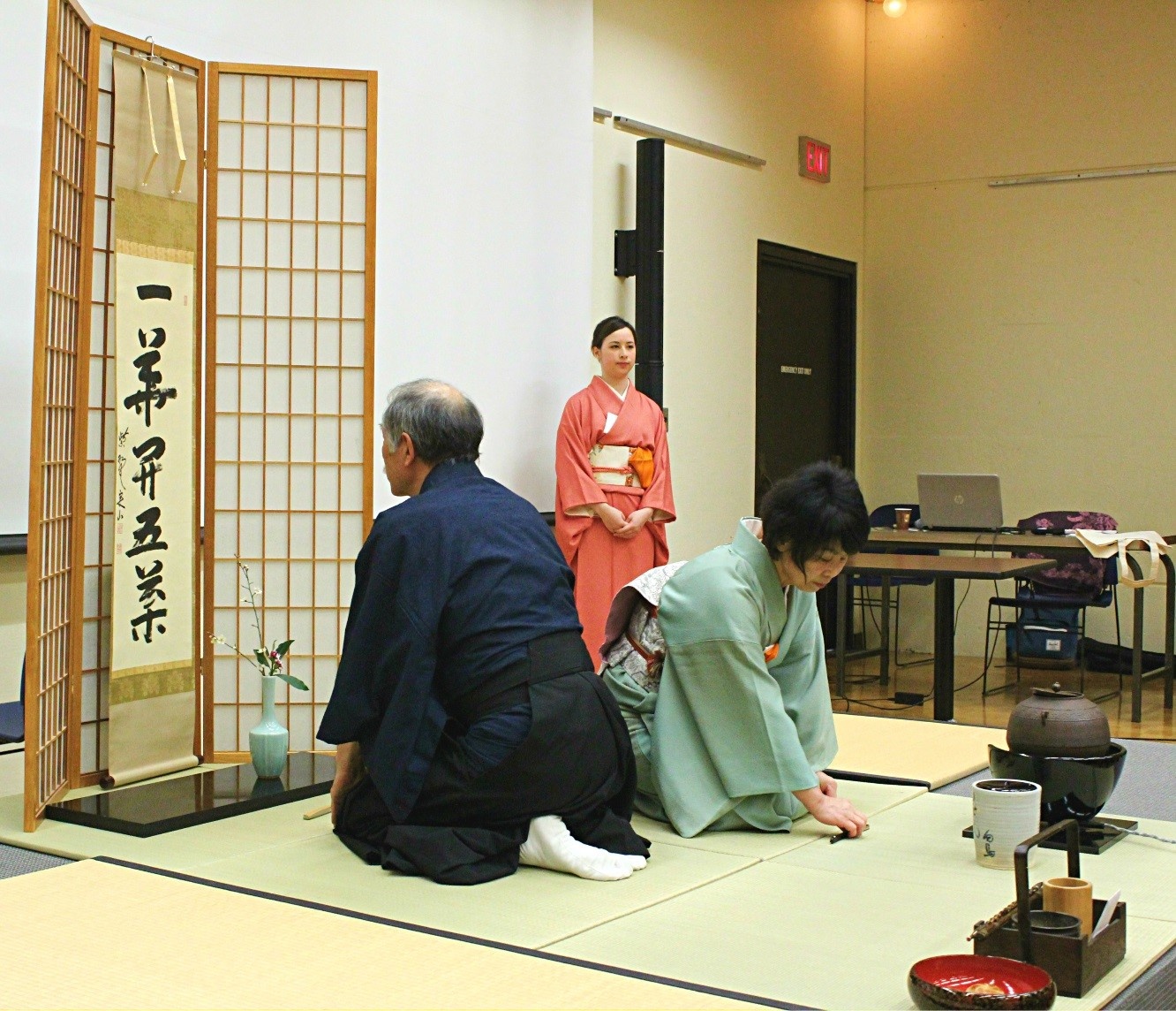 休憩の茶道プレゼンテーション