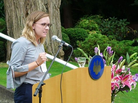 Ms. Suzi Ross (ALT) offers words of encouragement to fellow participants