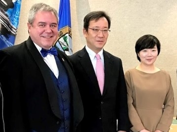 カーティス・ホワイトホース市長