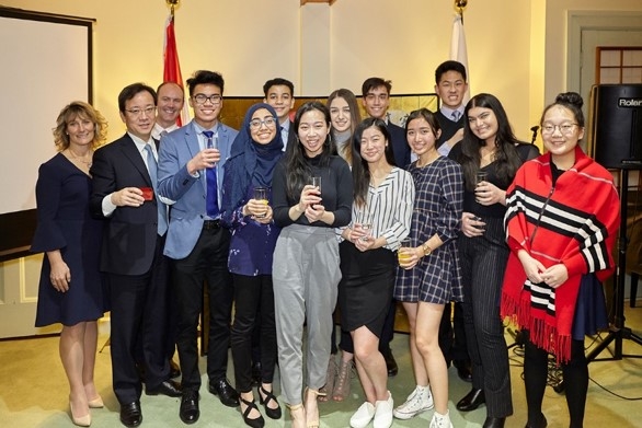 H.J. Cambie students pose with Consul General Hatori