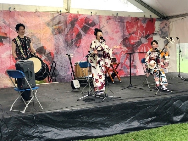 日本人からのゲストによる演奏