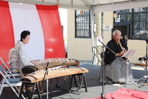 琴と尺八の演奏
