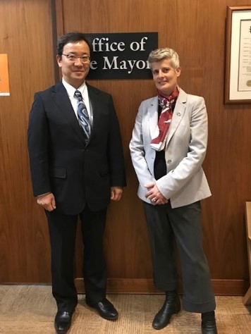 Lisa Helps ビクトリア市長