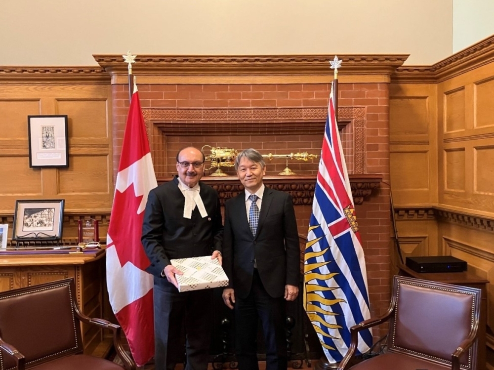 Consul General Takahashi pays a courtesy call on Hon. Raj Chouhan, Speaker of the Legislative Assembly