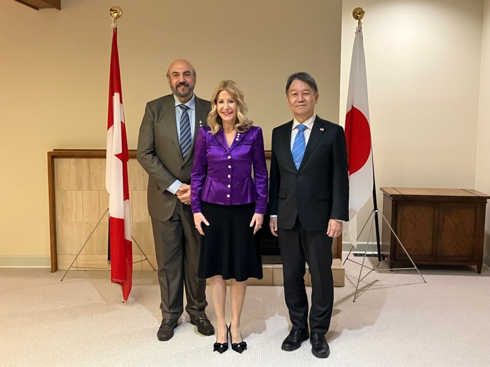 Consul General Takahashi, the Honourable Wendy Cocchia, Lieutenant-Governor of British Colombia and his Honour Sergio Cocchia