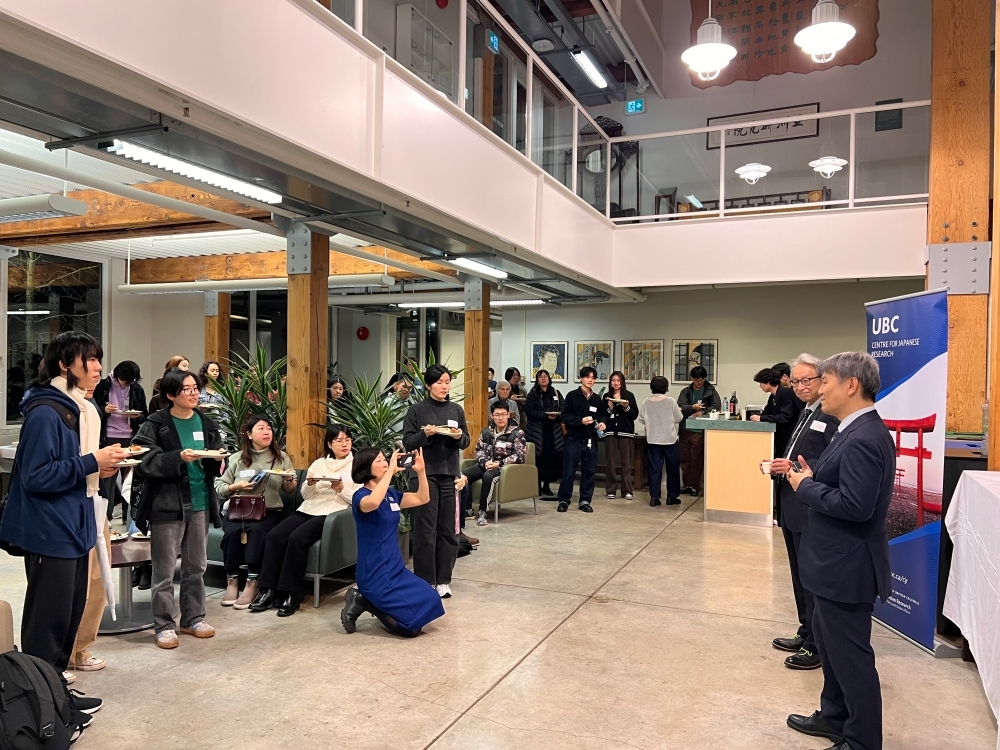 Consul General Takahashi giving New Year's greetings