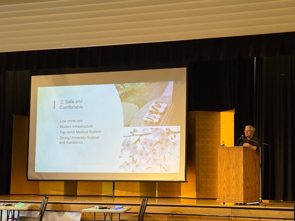 Presentation by Consulate General staff