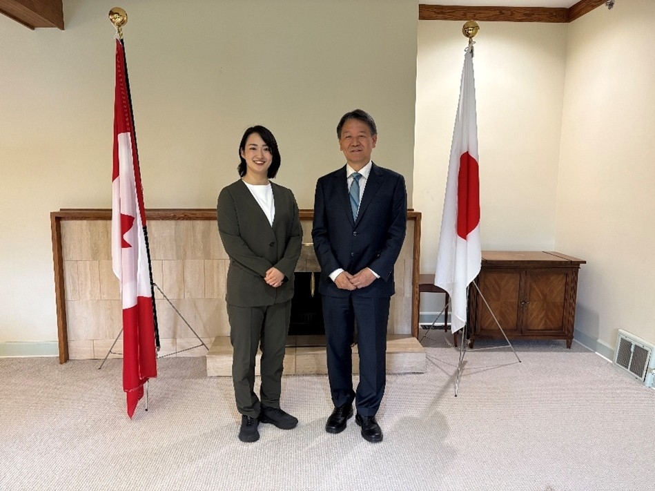 髙橋総領事と清水希容元空手日本代表